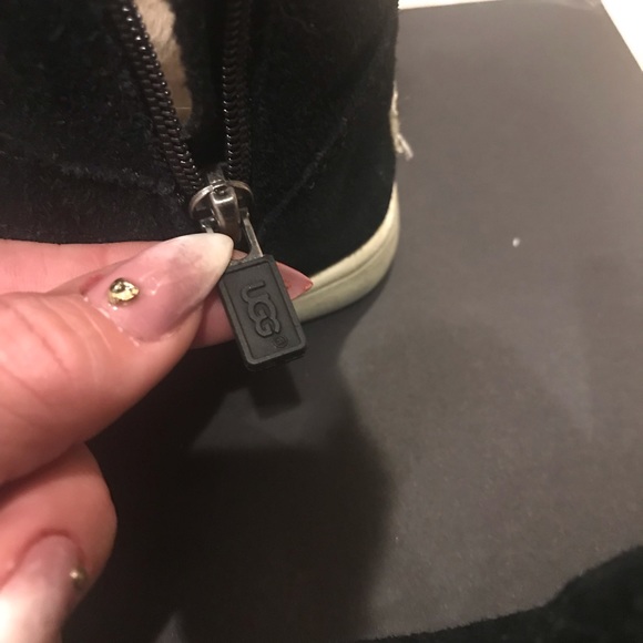 Girls Ugg Boots - Picture 6 of 8